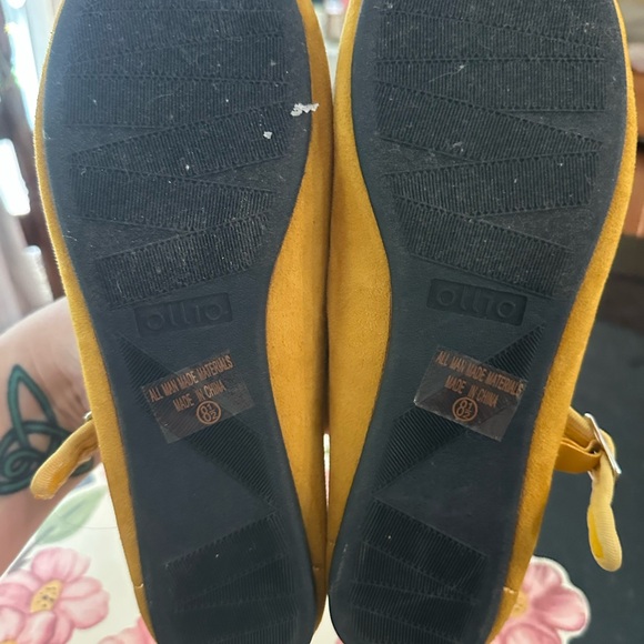 Ollio Maryjane’s - Picture 3 of 9